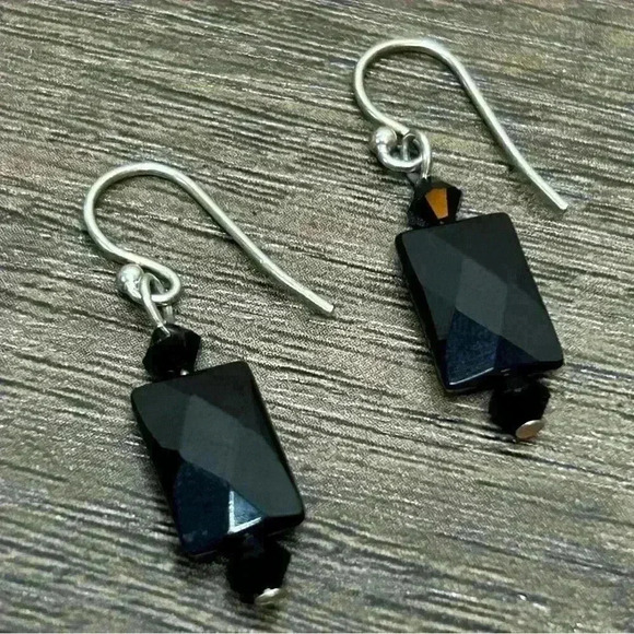 Small Black Glass Beads Silver Tone Dangle Earrings - Picture 2 of 2